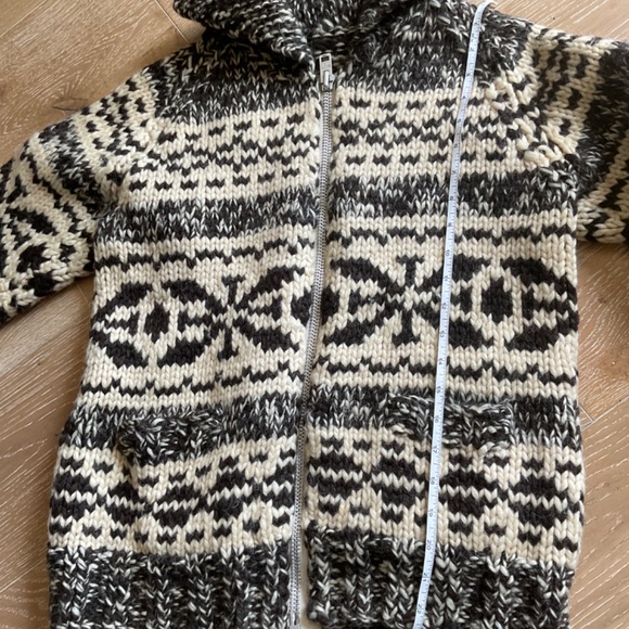 Cowichan Sweater - Picture 2 of 7